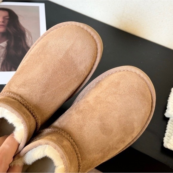 UGG Classic Ultra Mini Boots - Picture 3 of 7